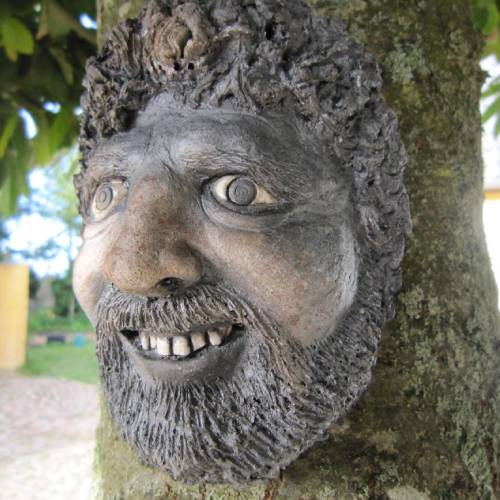 lokal kunstner bag sommerens udstilling på Faaborg Vandrerhjem"