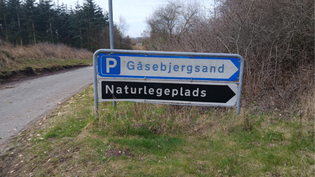 gaasebjergsand-naturlegeplads-skilt