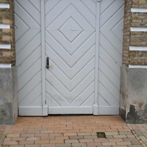 faaborg-hoveddoer-hvide-dobbeltdoer